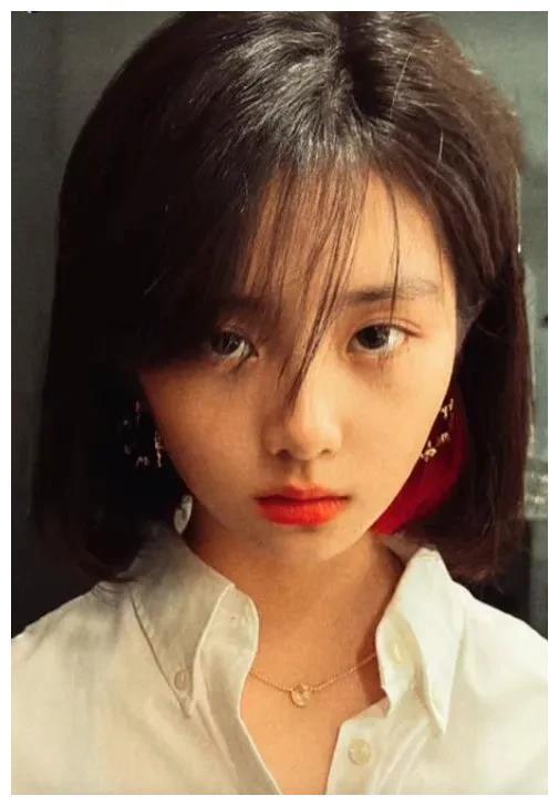 娱乐圈顶流小花大爆料,揭秘明星背后的真实生活